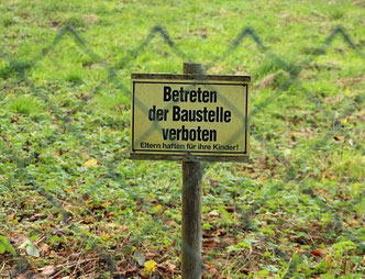 Trotz Bauschild haftet der Bauherr beim Schadensfall - Foto Pixabay