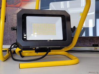Die Flutlichter mit LED-Technologie haben die frühere Halogen-Modelle auf den Baustellen ersetzt.