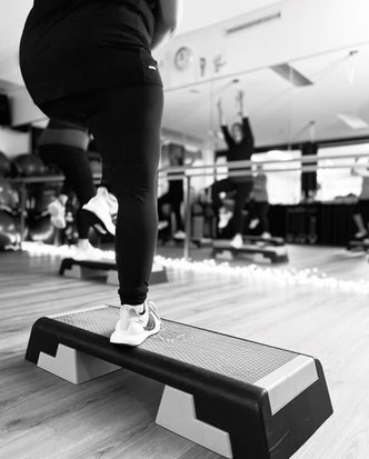 BOSU: optimales Training zur Verbesserung der Ausdauer, Sprungkraft und Stabilität in MTT Physiotherapie Surental!