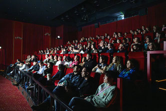 Gemeinsam im Kino Filme schauen: die Atmosphäre der INDEPENDENT DAYS ist einzigartig!