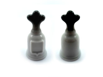 Dedales de porcelana, campana 3 color marrón y blanco con escudo.