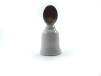 Dedal de porcelana, campana 4 color marrón y blanco con escudo.