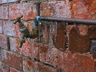 Frost - Winter, Wasserschäden Bautrockner, Feuchtigheit Bautrockner, Einfamilienhaus Wasserschaden
