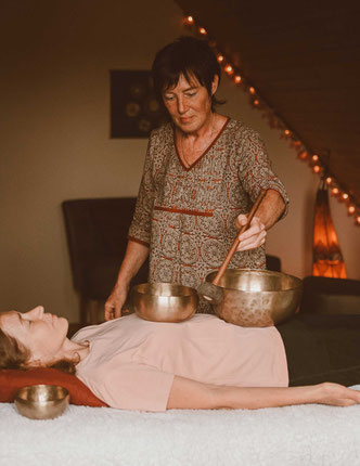 Wie läuft eine Klangmassage ab?