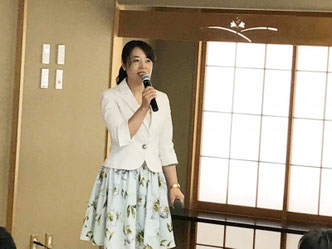行政の依頼で司会の仕事をこなす稲垣さん
