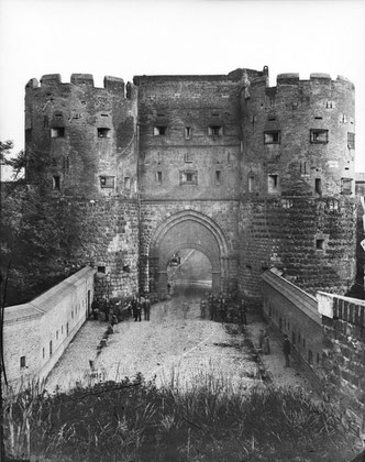 Eigelsteintorburg, Nordseite um 1880, Foto (c) Rheinisches Bildarchiv; Foto Teaser (c) A. Fürst