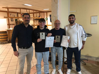 KSO Claudio (links) und Fatih (rechts) mit den Danke-Schiri-Geehrten Valetin und Gianluca (Foto: privat)