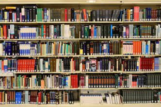 https://pixabay.com/photos/library-books-bookshelves-bookcases-1147815/