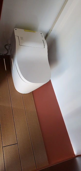 滋賀県米原市 中古貨物コンテナ12ft屋根付きトイレコンテナ仕様設置