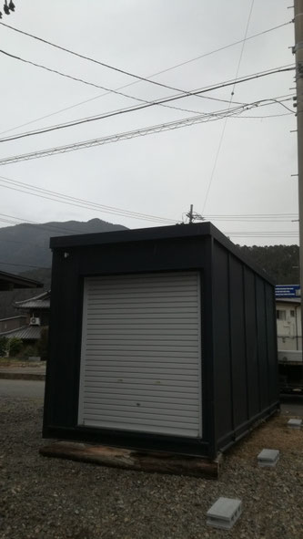岐阜県郡上市 中古ブラックシャッター倉庫設置