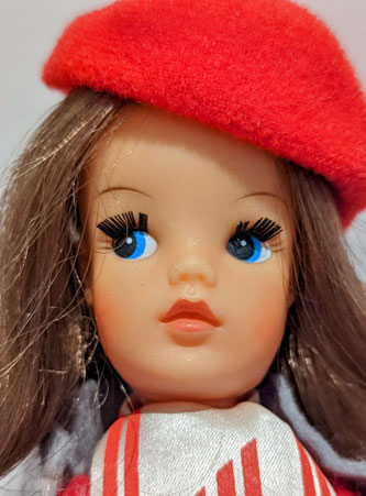 Close Up of second edition of Martinair Sindy with slimmer face and stick in lashes.