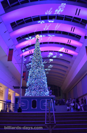 夜のクイーンズスクエア横浜。※本大会と直接の関係はありません