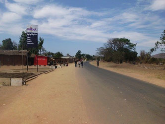 Straße zurück nach Salima