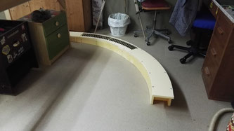 Stellprobe im Modellbahnraum