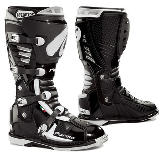 Forma Predator Boots
