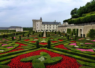 chateau de villandry et ses merveilleux jardins colorés à la Française