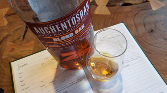 Auchentoshan Blood Oak Flache und Glas