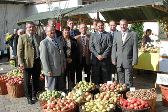 von links: Robert Luft, Karl Villing, MdB Peter Dreßen; MdL Brigitte Wonnay, Landrat Hanno Hurth, Heinz Zimpfer, Werner Dutzi, Freddy Zimmermamm, Bürgermeister Joachim Ruth, Lothar Herb