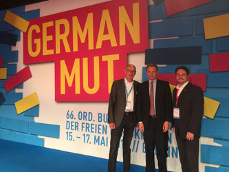 Hermann Ludewig (links) und Simon Liekam (rechts) mit dem Bundesvorsitzenden Christian Lindner