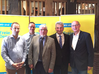 V.l.n.r.: Dirk Stockamp (Stadtverband GT), Thorsten Baumgart (stellv. Kreisvorsitzender), Peter Manuth, Prof. Dr. Pinkwart und Hermann Ludewig (Kreisvorsitzender)