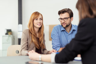 Für Immobilienbesitzer kann es im Einzelfall sinnvoller sein, einen alten Darlehensvertrag zu kündigen, statt ihn zu widerrufen. Foto: Fotolia.com