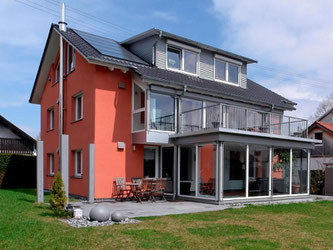 Große Wirkung: Nach der Sanierung braucht dieses Einfamilienhaus 91 Prozent weniger Energie. Foto: Deutsche Energie-Agentur dena/Thomas Dix