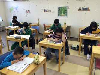 年長さんから高校生まで幅広い学年が一緒に学んでいます!