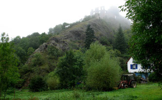 Burgruine Falkenstein im Nebel