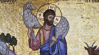 Jesus als „Guter Hirte“ mit einem Lamm auf den Schultern (imago/Werner Otto)