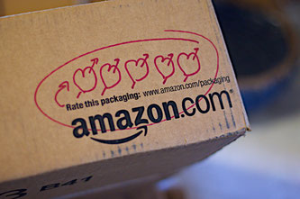 Inmitten der Corona-Pandemie hat der Online-Händler Amazon 100.000 neue Mitarbeiter in den USA eingestellt, 75.000 weitere sollen folgen.