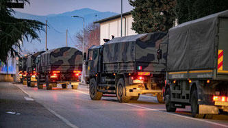 Coronavirus: Italienische Armee-Laster müssen in Bergamo die zahlreichen Leichen abtransportieren