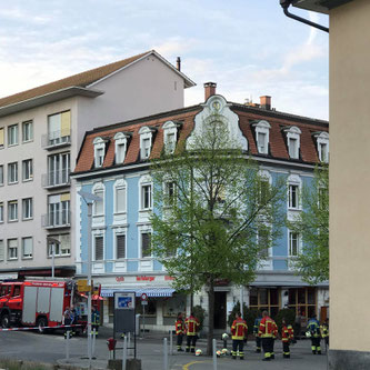 Grosses Feuerwehraufgebot vor dem Baracoa (Bild: mittellaendische.ch)