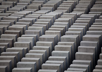 Stelenfeld, Foto: Marko Priske © Stiftung Denkmal