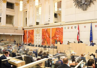 Vorsitz durch Bundesratspräsident Peter Raggl (ÖVP). Blick ins Plenum © Parlamentsdirektion / Johannes Zinner