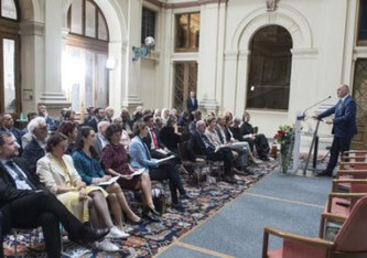 Verleihung Demokratiepreis 2020 sowie Wissenschaftspreis 2021 Blick Richtung Veranstaltungsteilnehmer:innen.  © Parlamentsdirektion / Thomas Jantzen