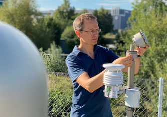 Empa-Forscher Christoph Hüglin von der Abteilung «Luftfremdstoffe / Umwelttechnik» hat Messgrössen für die Gesundheitsgefährdung für die Schweiz genauer erkundet. Bild: Empa 