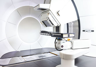Gantry 3 am Zentrum für Protonentherapie des PSI. Mithilfe dieser drehbaren Behandlungsapparatur werden Krebskranke mit Protonen bestrahlt, um Tumore zu zerstören. (Foto: Scanderbeg Sauer Photography)