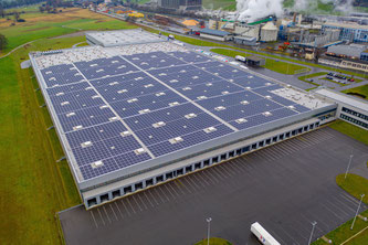 Aldi Suisse hat die grösste durchgehende Solaranlage der Schweiz in Betrieb genommen Bildquelle: Aldi Suisse AG, aldi-suisse.ch