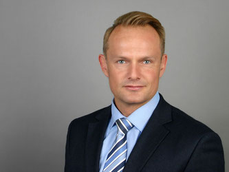 Business Bewerbungsfoto Stuttgart – professionelles Porträt im Anzug von Photo Bergmeister