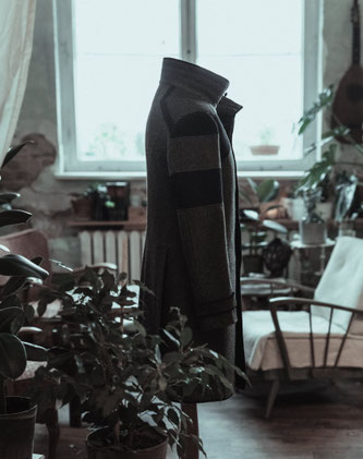 DER TAGESPIEGEL: Manuela-Leis-näht-den-perfekten-Mantel-60-Stunden-bis-zum-fertigen-Stück-von-Ingolf-Patz