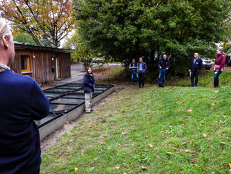 Mirjam Nadjafzadeh vor den neuen Zuchtgehegen. - Foto: Kathy Büscher