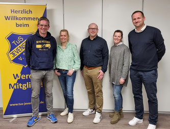 von links nach rechts: (Wieder-)Gewählt: Timo Görlitz (Fußball-Obmann), Claudia Görlitz (Kassenwartin), Torben Pahl (Fußball-Jugendwart), Vivien Nickels (Beisitzerin Kasse) und Andre Paulsen (2. Vorsitzender) 