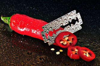 Bild: Chilli und Rasierklinge