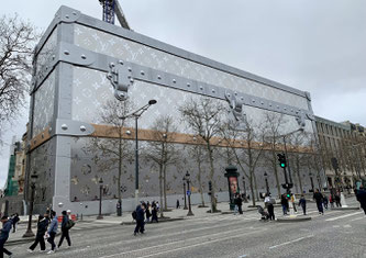 2024 – Mini-Malle Aluminium VIP facade Louis Vuitton champs elysée malle geante