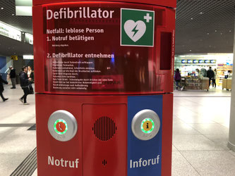 Notrufsäule mit Defibrillator - Foto: SPD