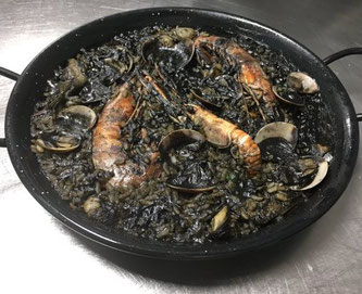 Типичные блюда Каталонии. Рис с чернилами каракатицы. 