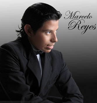 Cantante Marcelo Reyes, émulo de Julio Jaramillo el "Ruiseñor de América". Actuará en el festival 2015 de San Lorenzo. Manta, Ecuador.
