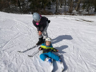 Anfangs lagen wir mehr im Schnee als unsere Ski