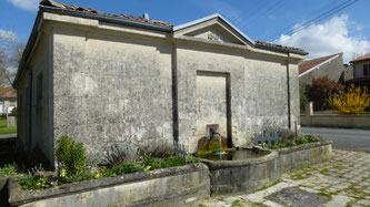 Lavoir Fontaine de Naives