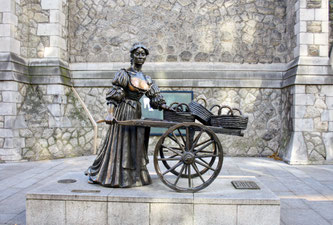 Molly Malone-Denkmal in Dublin, Live, Irland, Lesung, Vortrag, Musik, Foto Helge Stroemer